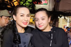 Con gái nuôi của Phi Nhung: "Con phải làm sao đây mẹ ơi"