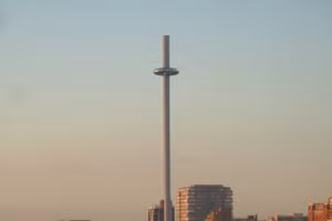 Đài quan sát i360 ở Brighton được xem là đài quan sát mỏng nhất thế giới.