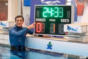 Nhịn thở hơn 24 phút, người đàn ông 54 tuổi lập kỷ lục thế giới mới 