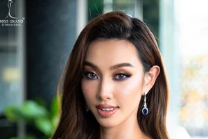 Thùy Tiên cùng Chủ tịch Miss Grand International về Việt Nam ngày 1/1/2022