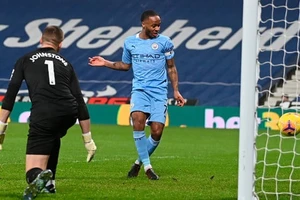 Sterling đệm lòng dễ dàng ấn định thắng lợi 5-0 cho Man City