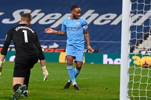 Sterling đệm lòng dễ dàng ấn định thắng lợi 5-0 cho Man City