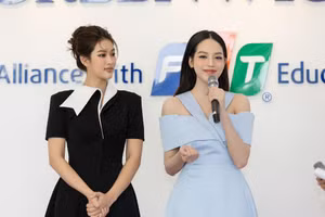 Hoa hậu Thanh Thủy và Thiên Ân xuất sắc nhận học bổng toàn phần