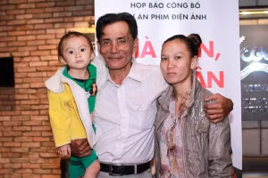 Vợ Thương Tín lên tiếng về tin đồn bạc bẽo, bế con bỏ đi khi chồng đau ốm