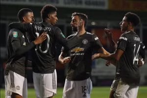 Các cầu thủ Man Utd mừng chiến thắng đầu tiên của họ ở mùa giải mới. 