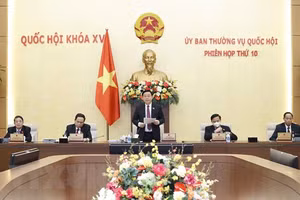 Chủ tịch Quốc hội Vương Đình Huệ phát biểu bế mạc phiên họp. (Ảnh: Doãn Tấn/TTXVN).