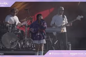 Mỹ Linh xúc động khi nghe "con gái cưng" biểu diễn ở Mỹ