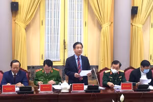 Phó Chủ nhiệm Văn phòng Chủ tịch nước Phạm Thanh Hà công bố Lệnh của Chủ tịch nước về việc công bố 7 luật được Quốc hội khóa XIV thông qua tại Kỳ họp thứ 10. Ảnh: VGP/Nguyễn Hoàng