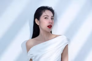 Ca sĩ Thủy Tiên đáp trả cực gắt khi bị mỉa mai chuyện từ thiện