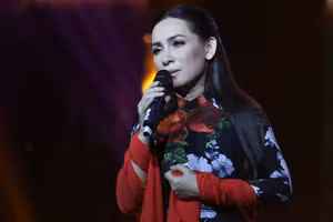 Con gái nuôi Phi Nhung mong mọi người đừng làm điều này với người mẹ quá cố