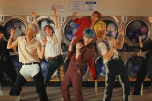 BTS trong MV "Permission to Dance".