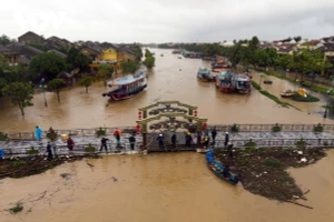 Nước lũ gây ngập tại thành phố Hội An, Quảng Nam.