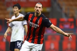 Lão tướng Ibrahimovic liên tục nổ súng trong màu áo AC Milan dù sắp 39 tuổi.