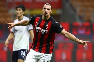 Lão tướng Ibrahimovic liên tục nổ súng trong màu áo AC Milan dù sắp 39 tuổi.