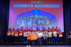 Nhà vô địch V-League ủng hộ đồng bào miền Trung 2 tỷ đồng