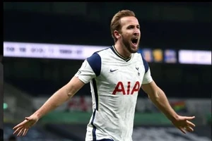 Harry Kane trở thành cầu thủ ghi nhiều bàn thắng nhất lịch sử các cuộc đối đầu Tottenham – Arsenal.