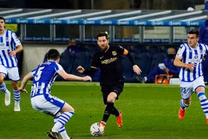 Messi rực sáng, Barca "đánh tennis" trước Real Sociedad