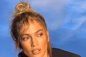 Những người nổi tiếng nào trên 40 tuổi vẫn giữ được vẻ quyến rũ nhất?