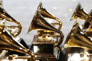 Lễ trao giải Grammy lần thứ 63 được dời lại sang ngày 14/3. 