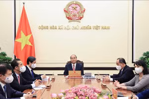 Chủ tịch nước Nguyễn Xuân Phúc điện đàm với Tổng thống Romania Klaus Werner Iohannis. Ảnh: Thống Nhất/TTXVN.