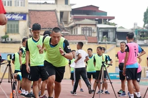 Hai trợ lý trọng tài nội “thua” bài kiểm tra thể lực