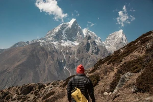 Người đàn ông Mỹ 75 tuổi chinh phục đỉnh Everest