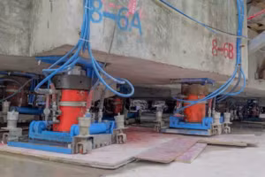 Chân Robot giúp tòa nhà 7.600 tấn “đi bộ” đến vị trí mới