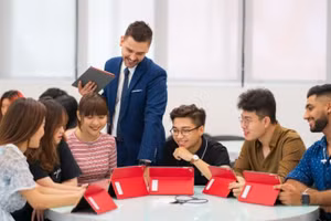 Đón đầu nhu cầu tuyển dụng trong nền kinh tế số từ trường Đại học Top 4 Anh Quốc