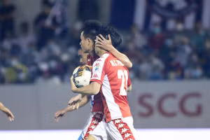 Bóng đá Việt Nam trở lại: Ngọt ngào, mãn nhãn!