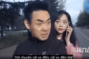 Cái kết đau đớn vì lúc nguy cấp vợ vẫn mải mê... buôn chuyện