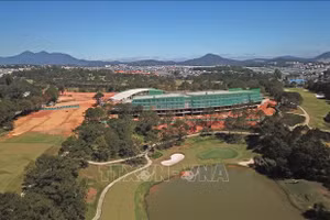 Dự án tòa nhà Câu lạc bộ Golf Đồi Cù Đà Lạt. (Ảnh: Nguyễn Dũng/TTXVN)