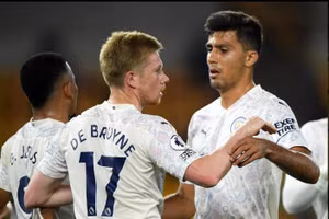 Man City “quật ngã” đối thủ kỵ giơ Wolves ở trận mở màn