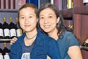 Tình nhân cũ của Thành Long và con gái.