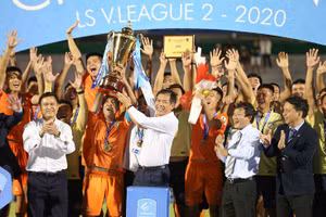 Bình Định vô địch giải hạng Nhất cùng suất lên chơi V-League mùa sau. 