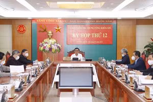 Chủ nhiệm Ủy ban Kiểm tra Trung ương Trần Cẩm Tú chủ trì kỳ họp. (Ảnh: Phương Hoa/TTXVN).