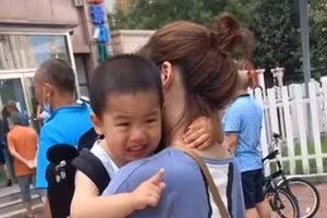 Trẻ được đón sớm và muộn, 10 năm sau khác biệt rõ rệt