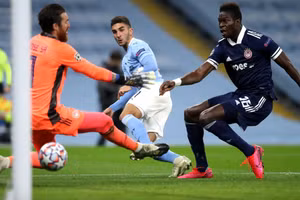 Man City dễ dàng hạ gục Olympiacos 3-0 để đứng đầu bảng C. 