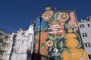 Kỳ lạ bức tranh có tác dụng làm sạch không khí