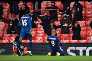 Europa League: Thành London buồn vui lẫn lộn