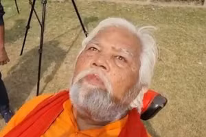 Người đàn ông 70 tuổi lập kỷ lục nhìn thẳng vào mặt trời trong một giờ mà không chớp mắt.