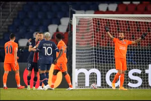 Mbappe ghi bàn thắng ấn định tỷ số 5-1 cho PSG trước Istanbul Basaksehir.