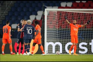 Mbappe ghi bàn thắng ấn định tỷ số 5-1 cho PSG trước Istanbul Basaksehir.