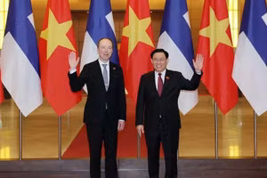 Chủ tịch Quốc hội Vương Đình Huệ đón và hội đàm với Chủ tịch Quốc hội Phần Lan