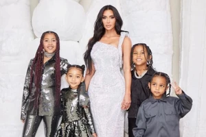 Điều gì Kim Kardashian bật khóc khi làm 'mẹ đơn thân'?