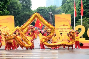 Liên hoan Múa rồng Hà Nội 2020 do Sở Văn hóa và Thể thao Hà Nội tổ chức với sự tham gia của 13 đơn vị tới từ các quận, huyện của Thủ đô.