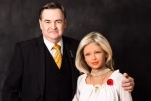 Độc lạ: Người đàn ông yêu say đắm, mong muốn được kết hôn với robot