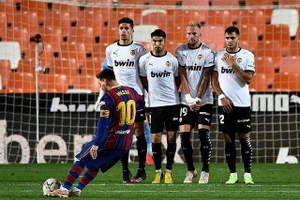 Messi rực sáng, Barcelona hạ Valencia và tiếp tục nuôi mộng vô địch