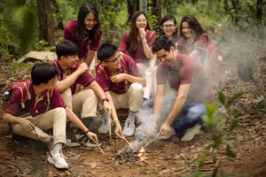 Trẻ tự lập và phát triển kỹ năng sinh tồn qua trại hè