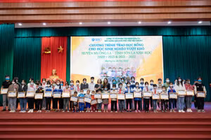 Tâm Việt Asean trao học bổng cho học sinh nghèo, vượt khó tại Sơn La