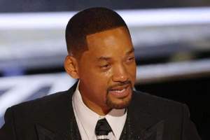 Tài tử Will Smith xin lỗi sau sự cố "đi đường quyền" với Chris Rock tại Oscar 2022